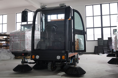 榮事達(dá)駕駛式掃地車(chē)的價(jià)值 榮事達(dá)駕駛式掃地車(chē)的價(jià)值.jpg